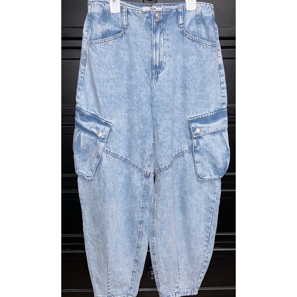 BERSHKA Wide Balloon Leg Denim Light‎ Wash Jeans Women's 6